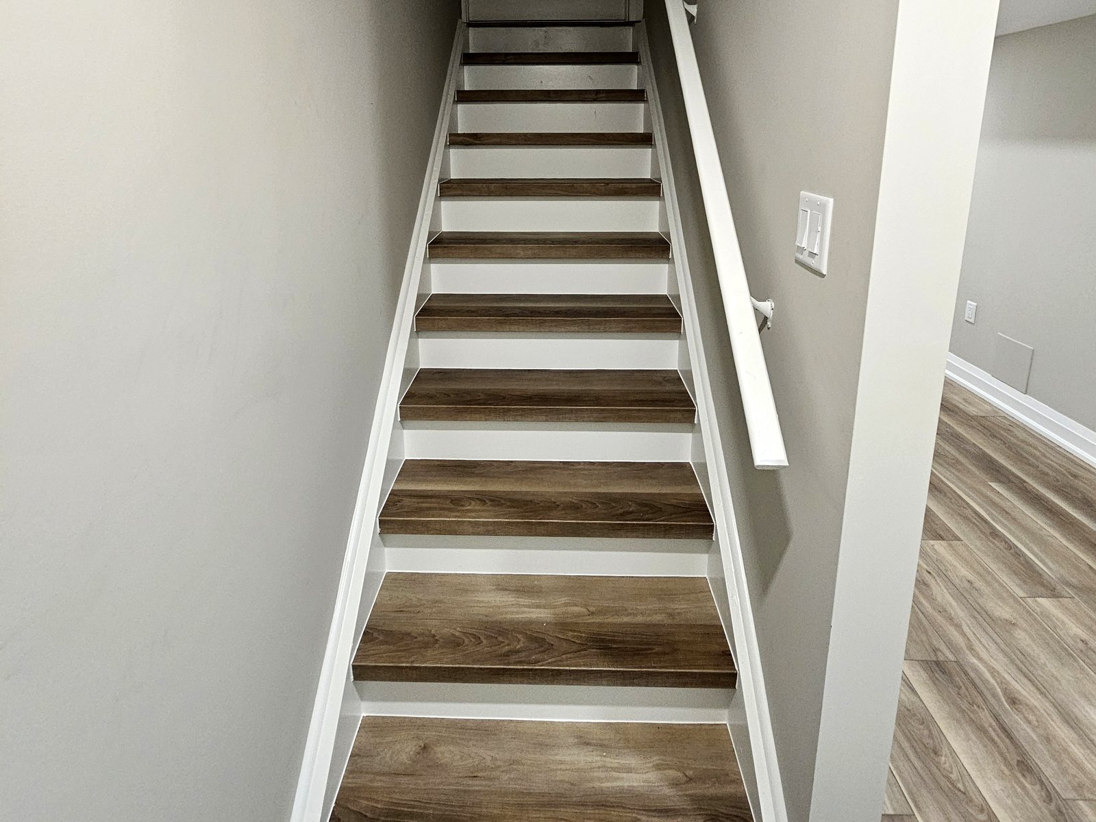 Finished basement stair in East Gwillimbury with wood treads, by Harmony Basements