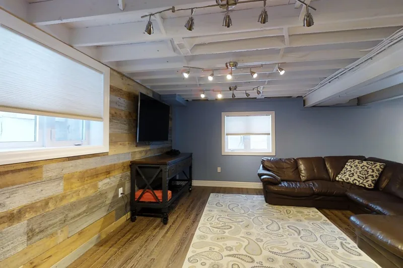 Bradford: a finished Harmony basement, in the 3D tour