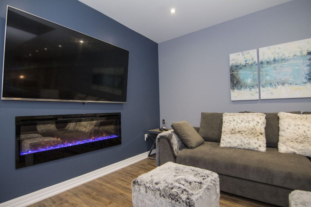 Basement idea, the lounge and media wall: a finished basement in Maple by Harmony Basements