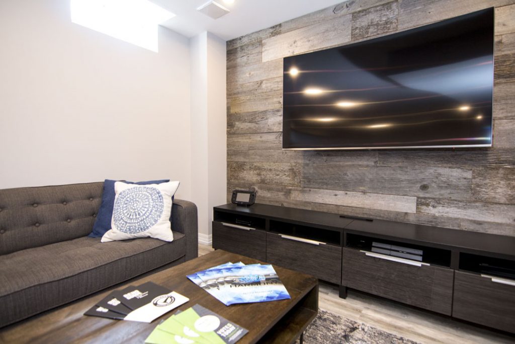 Curved-TV-Screen-Basement-Renovation-Mississauga-On