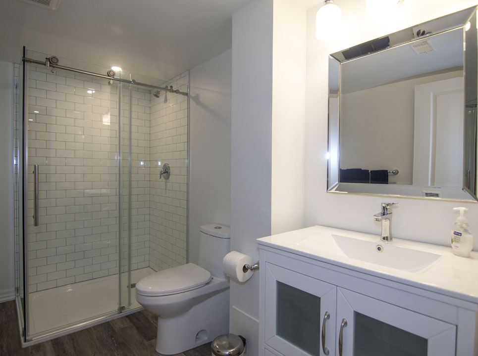 Basement idea, the bathroom: a finished basement in Richmond Hill by Harmony Basements