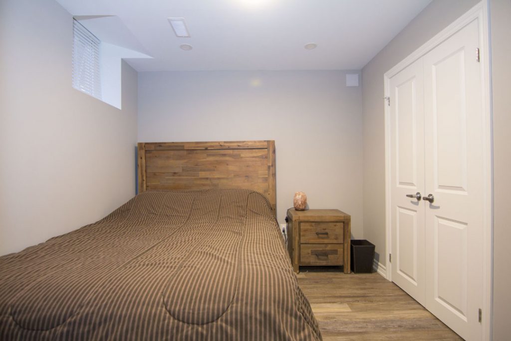 Basement idea, the bedroom: a finished basement in Maple by Harmony Basements