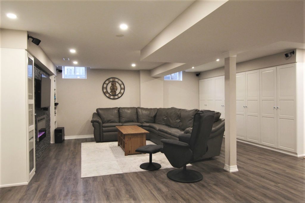 Custom Entertainment Unit and Wall Closet in Basement Design Pickering
