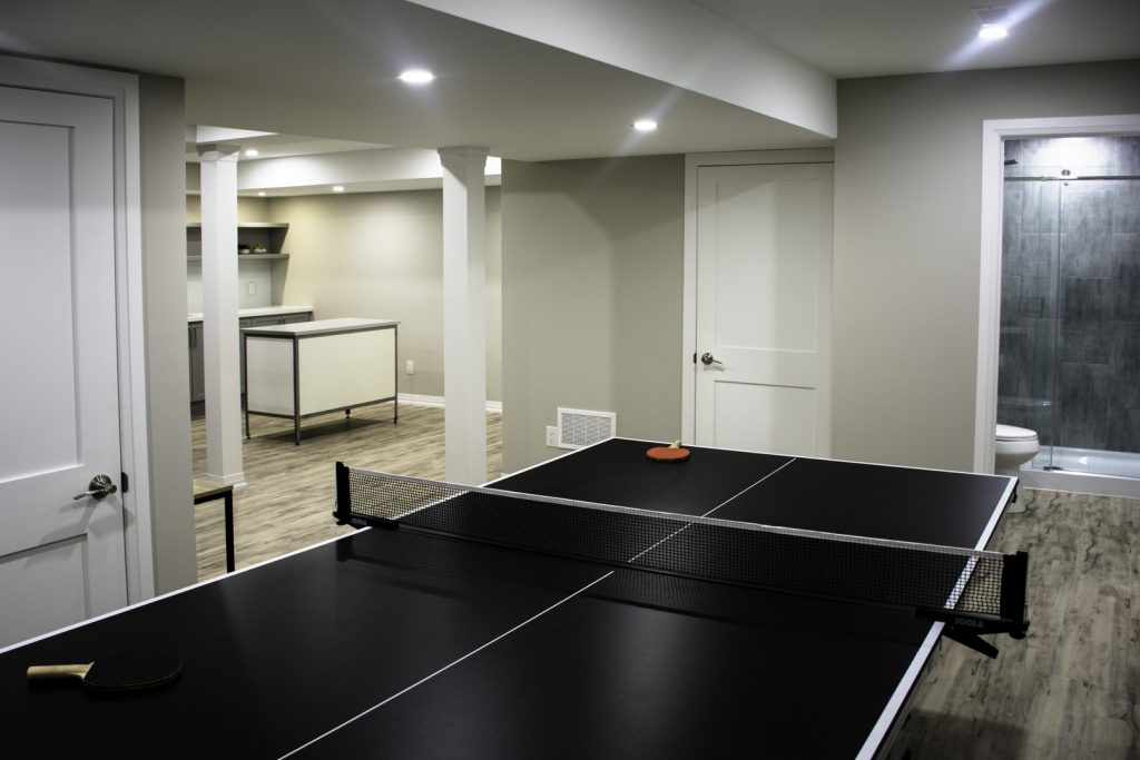 Basement idea, the games room: a finished basement in Thornhill by Harmony Basements