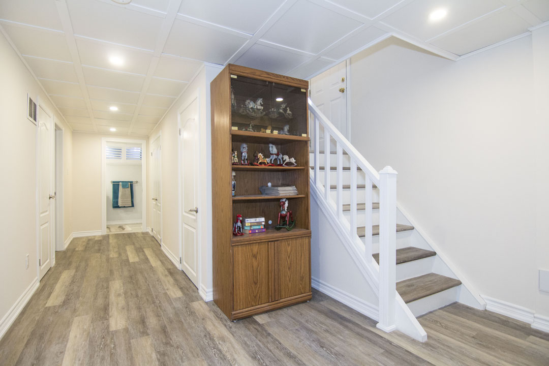 Basement hallway in Etobicoke: the hall and the staircase, by Harmony Basements